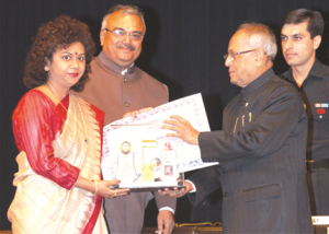 Dr. Archika Didi is honoured with the "Dinkar Sahitya Ratan" by the honorable president of India – Dr. Pranab Mukherjee